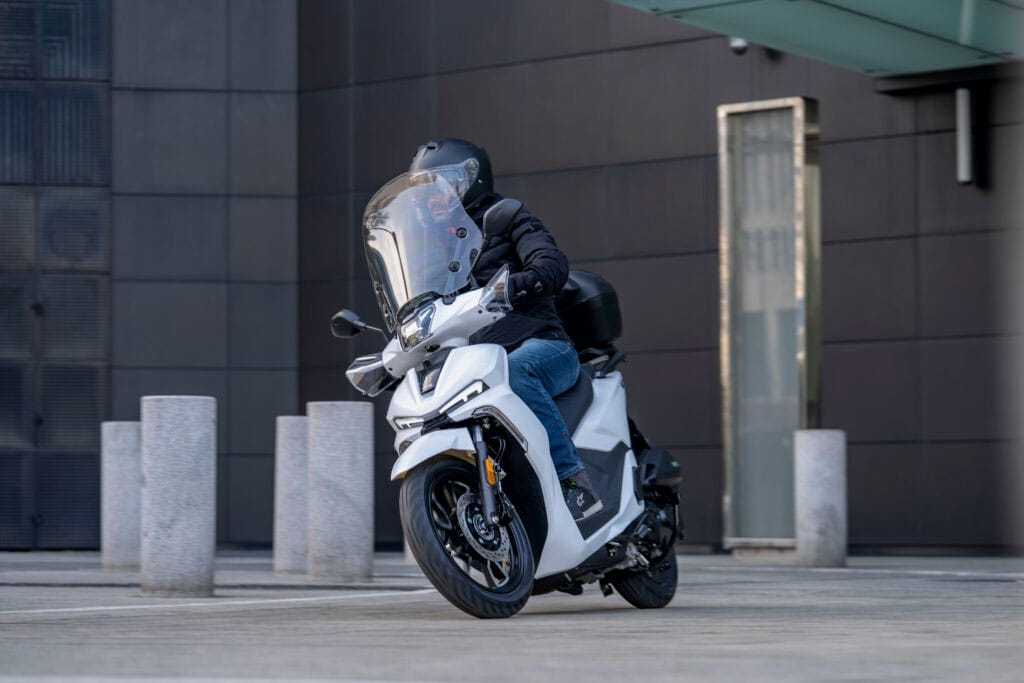 Voge Sfida SR16 200 in pronta consegna a Milano da FM Motor